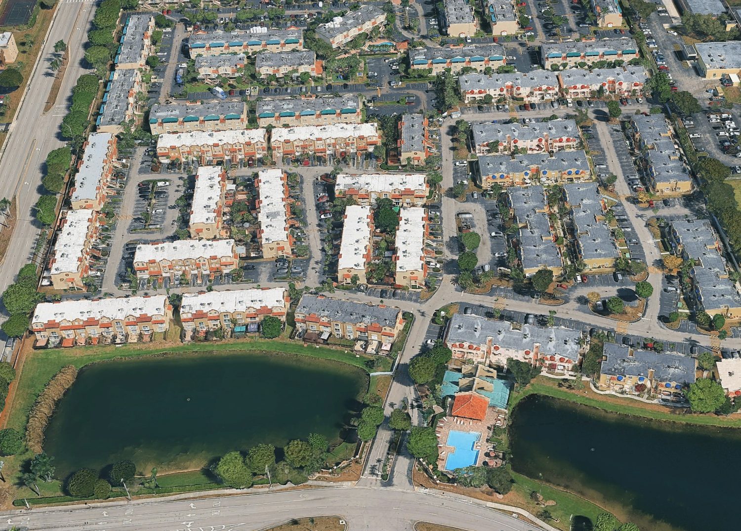 Vista aérea de Coral Lakes y sus lagos